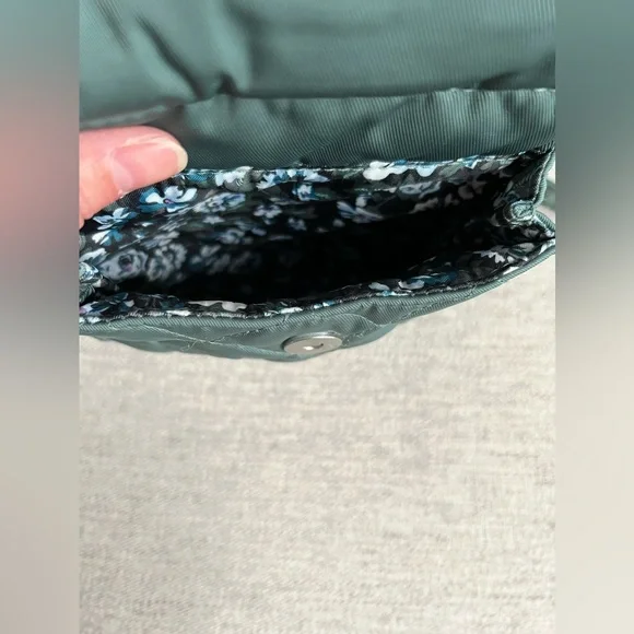 EUC Vera Bradley Crossbody in Olive Leaf Performance Twill - Picture 3 of 6